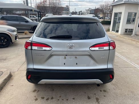 Used 2024 Toyota Corolla Cross LE image 6