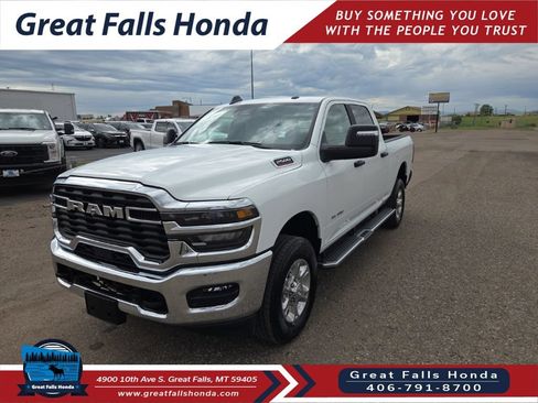 Used 2026 RAM 2500 Big Horn AWD/4WD image 3