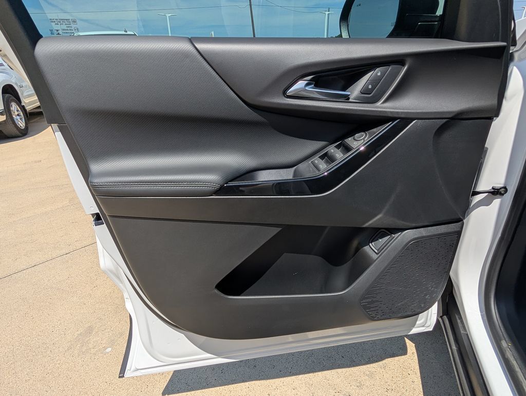 New 2027 Chevrolet Equinox LT w/ Convenience Package II FWD image 12