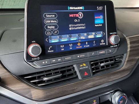 Used 2025 Nissan Altima 2.5 SV FWD image 32