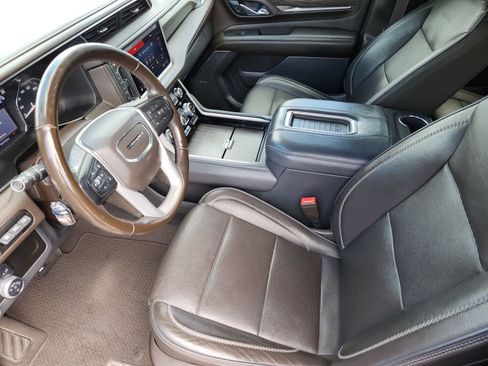 Used 2021 GMC Yukon Denali w/ Denali Premium Package AWD/4WD image 11