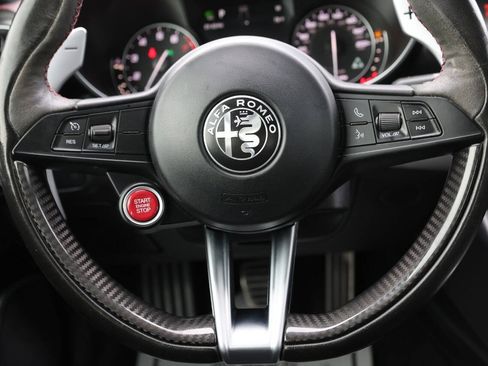 Used 2017 Alfa Romeo Giulia Quadrifoglio RWD image 18