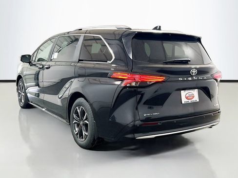 New 2026 Toyota Sienna Platinum AWD/4WD image 6