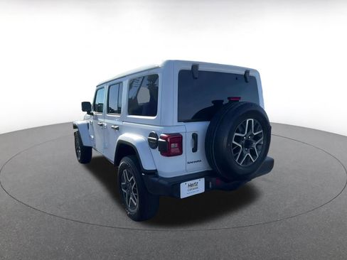 Used 2025 Jeep Wrangler Sahara image 11
