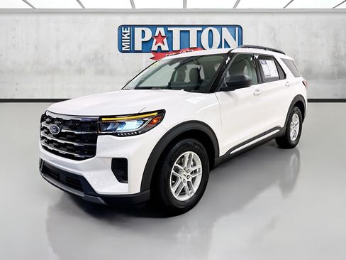 Used 2025 Ford Explorer Active RWD image 3