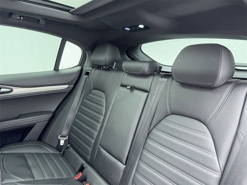 Used 2022 Alfa Romeo Stelvio Veloce image 40
