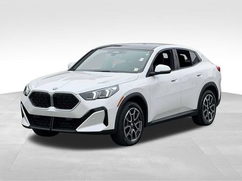 Used 2026 BMW X2 xDrive28i AWD/4WD image 3