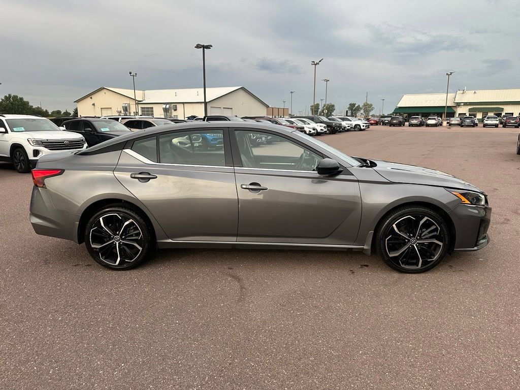 Used 2024 Nissan Altima 2.5 SR AWD/4WD image 34