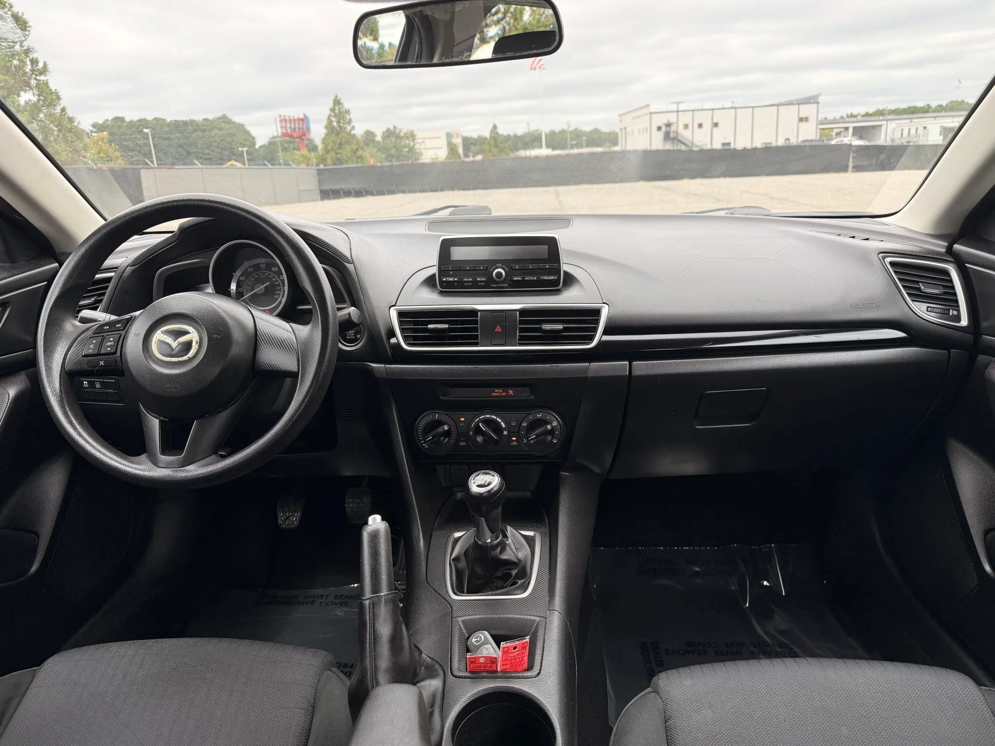 Used 2014 MAZDA MAZDA3 i SV FWD image 3