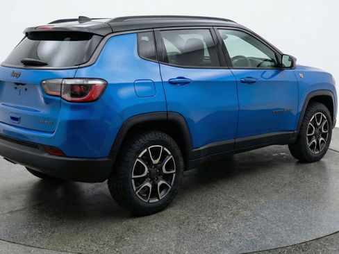 Used 2025 Jeep Compass Trailhawk AWD/4WD image 9