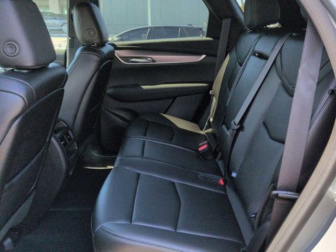 New 2025 Cadillac XT5 Luxury image 22