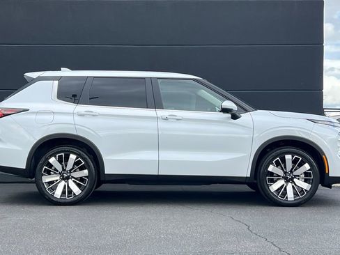 New 2026 Mitsubishi Outlander SE image 4