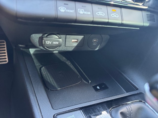 Used 2025 Hyundai Elantra Sport FWD image 19