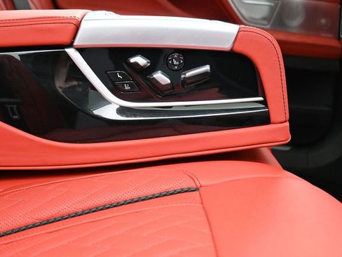 Used 2022 BMW ALPINA B7 xDrive w/ Luxury Rear Seating Package image 27