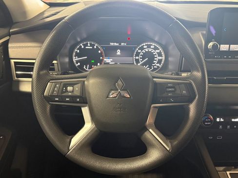 Used 2024 Mitsubishi Outlander ES FWD image 17