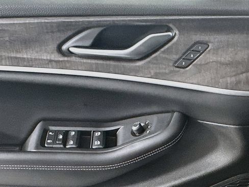 Used 2023 Jeep Grand Cherokee L Limited AWD/4WD image 19