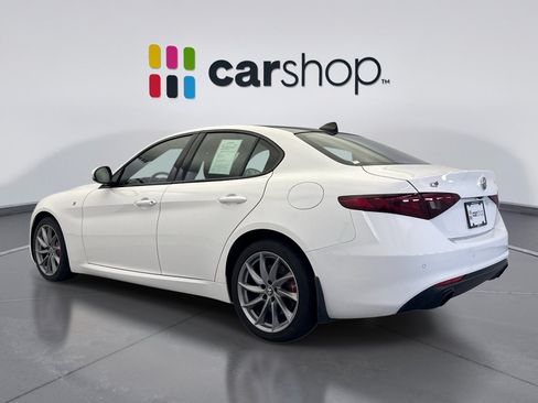 Used 2022 Alfa Romeo Giulia Ti AWD/4WD image 3