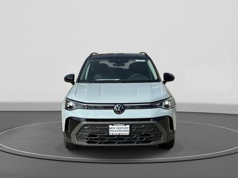 New 2026 Volkswagen Taos SE FWD image 2