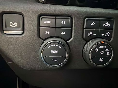Used 2024 Chevrolet Silverado 1500 LT Trail Boss w/ LT Trail Boss Premium Package AWD/4WD image 30