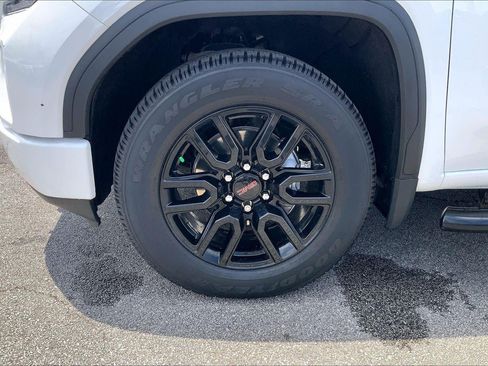 Used 2022 GMC Sierra 1500 Elevation w/ X31 Off-Road Package AWD/4WD image 9
