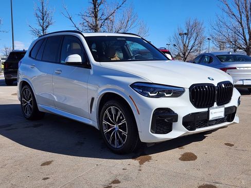 Used 2022 BMW X5 xDrive40i w/ M Sport Package image 4