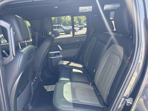 Certified 2022 Land Rover Defender 110 X-Dynamic SE AWD/4WD image 15