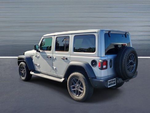 Used 2024 Jeep Wrangler Unlimited Sport AWD/4WD image 4