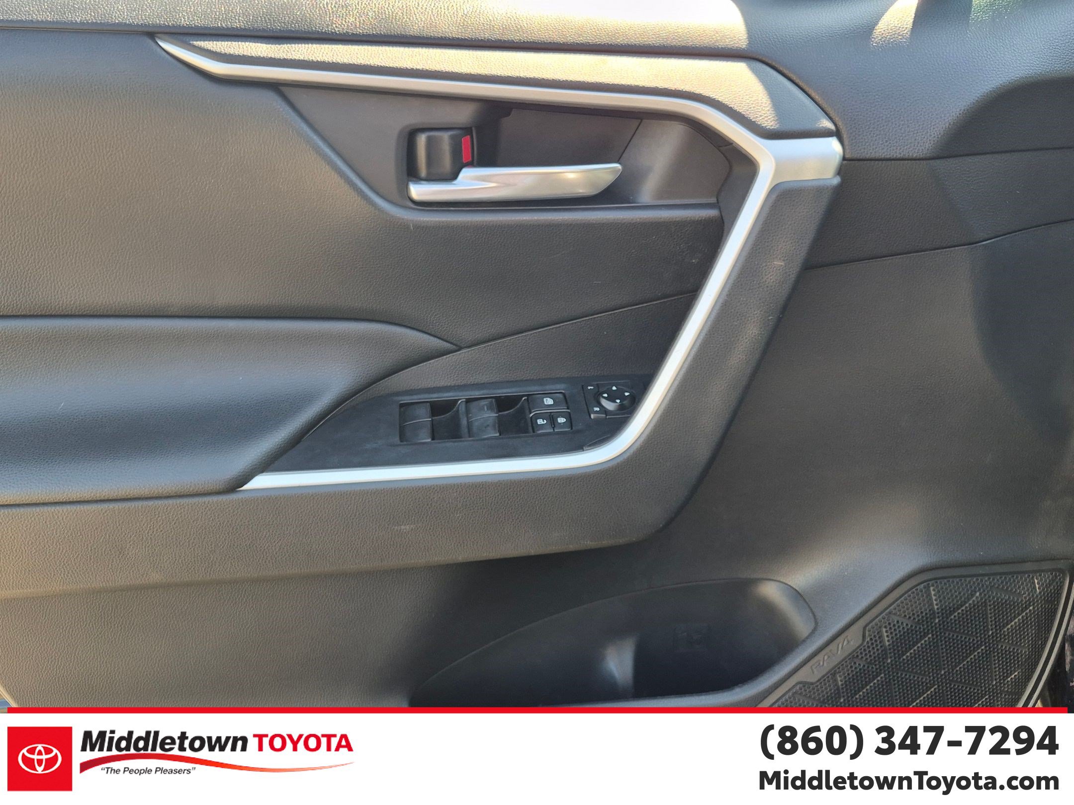 Used 2021 Toyota RAV4 XLE w/ Convenience Package AWD/4WD image 10