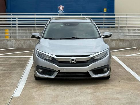 Used 2017 Honda Civic Touring image 2