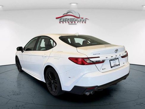 Used 2025 Toyota Camry SE FWD image 6
