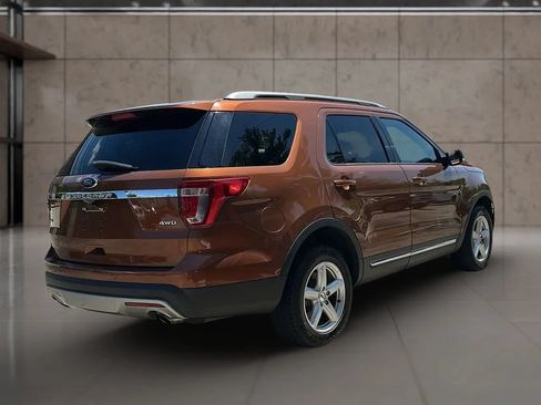 Used 2017 Ford Explorer XLT AWD/4WD image 9