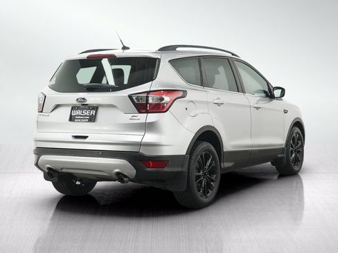 Used 2018 Ford Escape SE w/ Ford Safe & Smart Package FWD image 5