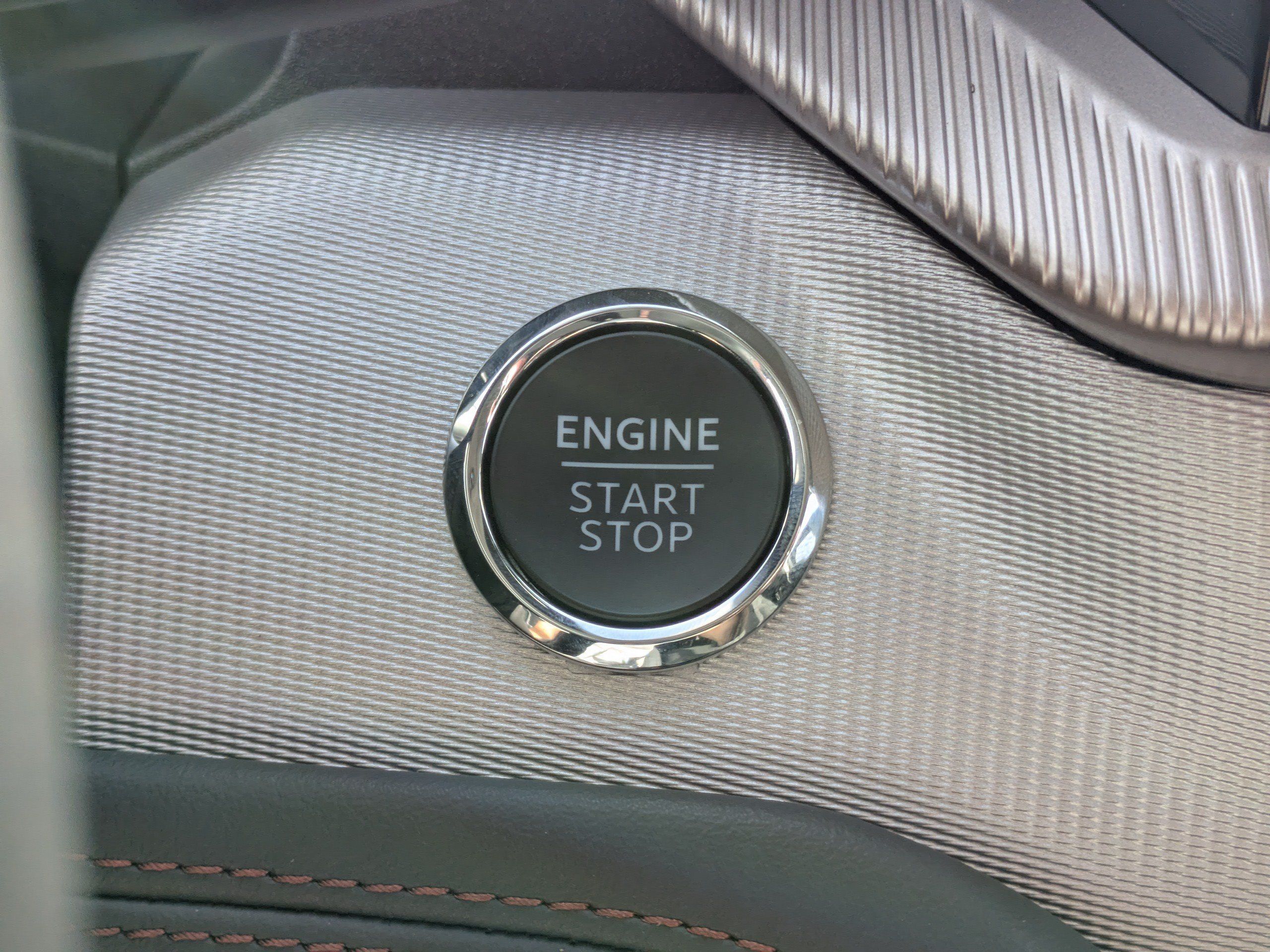 Used 2025 Ford Explorer Active RWD image 32