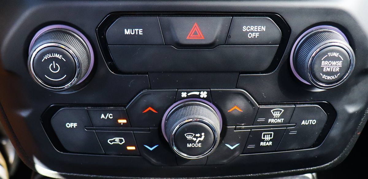 Used 2020 Jeep Renegade Latitude w/ Popular Equipment Group FWD image 45