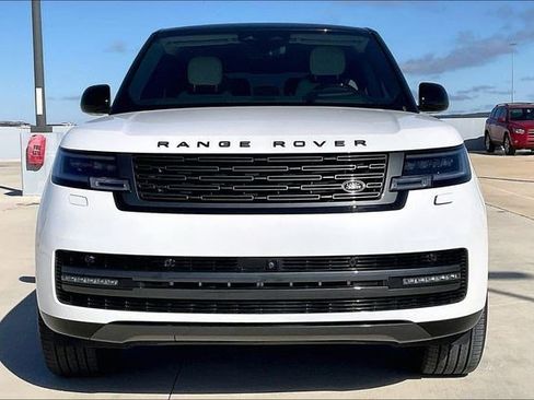 Used 2025 Land Rover Range Rover Long Wheelbase SE image 3