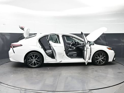 Used 2024 Toyota Camry SE FWD image 33