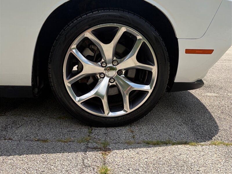 Used 2015 Dodge Challenger SXT Plus RWD image 27