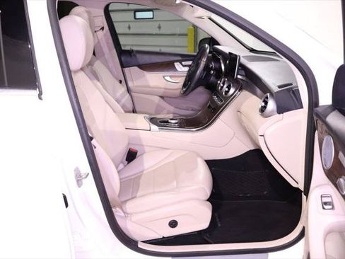 Used 2019 Mercedes-Benz GLC 300 4MATIC image 35