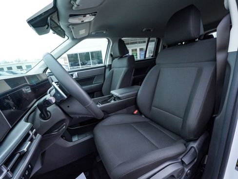 Used 2025 Hyundai Santa Fe SE image 32