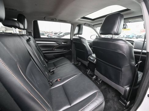 Used 2017 Toyota Highlander XLE image 27