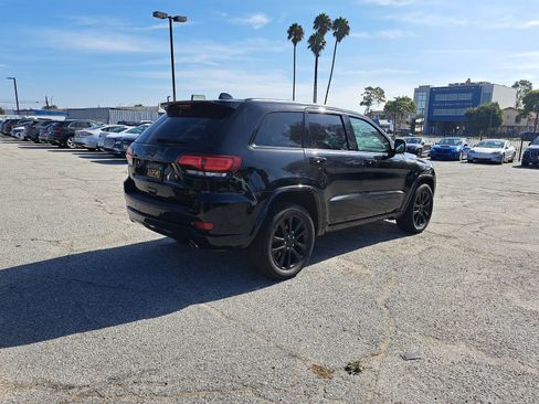 Used 2020 Jeep Grand Cherokee Altitude AWD/4WD image 5