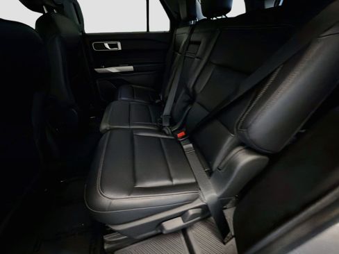 Used 2022 Ford Explorer XLT w/ Equipment Group 202A RWD image 13