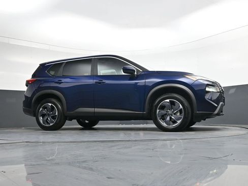 Used 2025 Nissan Rogue SV image 37