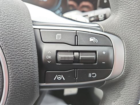 Used 2025 Kia Sportage LX image 25