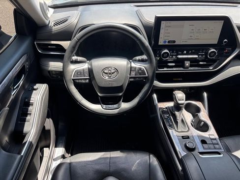 Used 2023 Toyota Highlander Limited AWD/4WD image 15