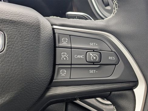 New 2025 Jeep Grand Cherokee Altitude image 25