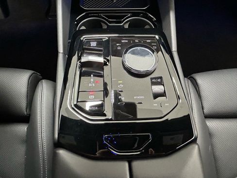 Used 2025 BMW 530i xDrive w/ Premium Package image 65