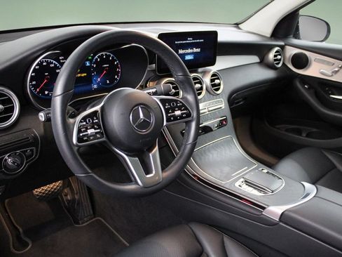 Used 2022 Mercedes-Benz GLC 300 image 2