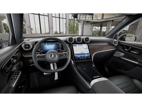 New 2025 Mercedes-Benz GLC 350e 4MATIC image 3