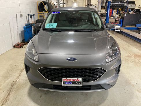 Used 2022 Ford Escape SE image 2